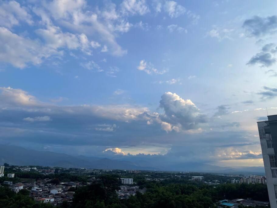 Apartment Amoblado En Con Parqueadero Armenia (Quindio)